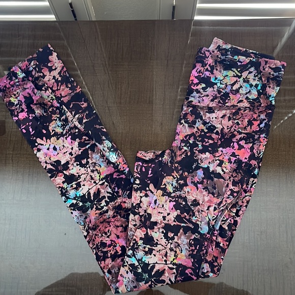 Patterned Lululemon set plus rusty rose velvet set - Picture 4 of 6